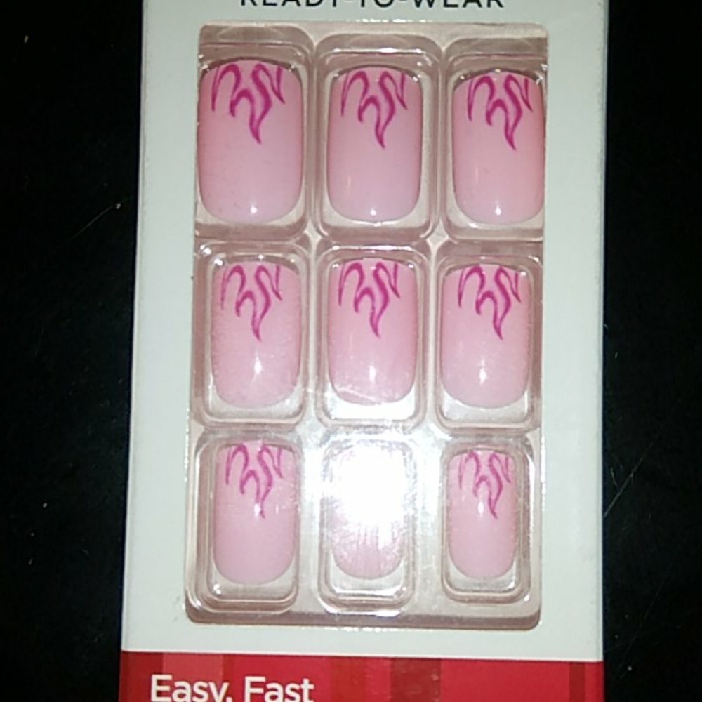 Kiss ready to wear short length false nails